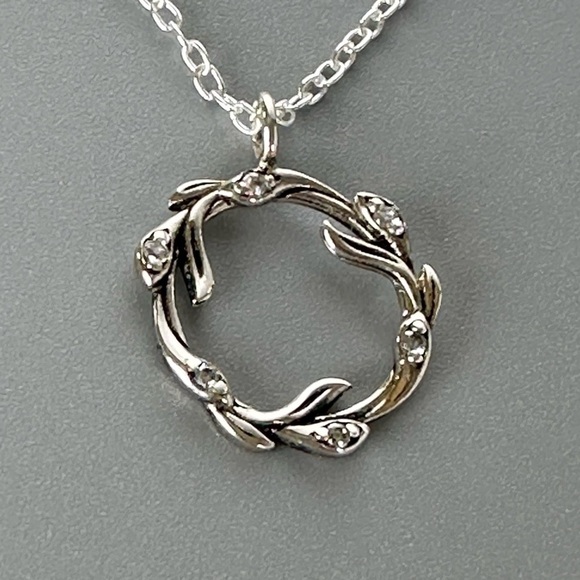 14k Gold Sterling Silver Round Wreath Pedant Necklace - Picture 7 of 17